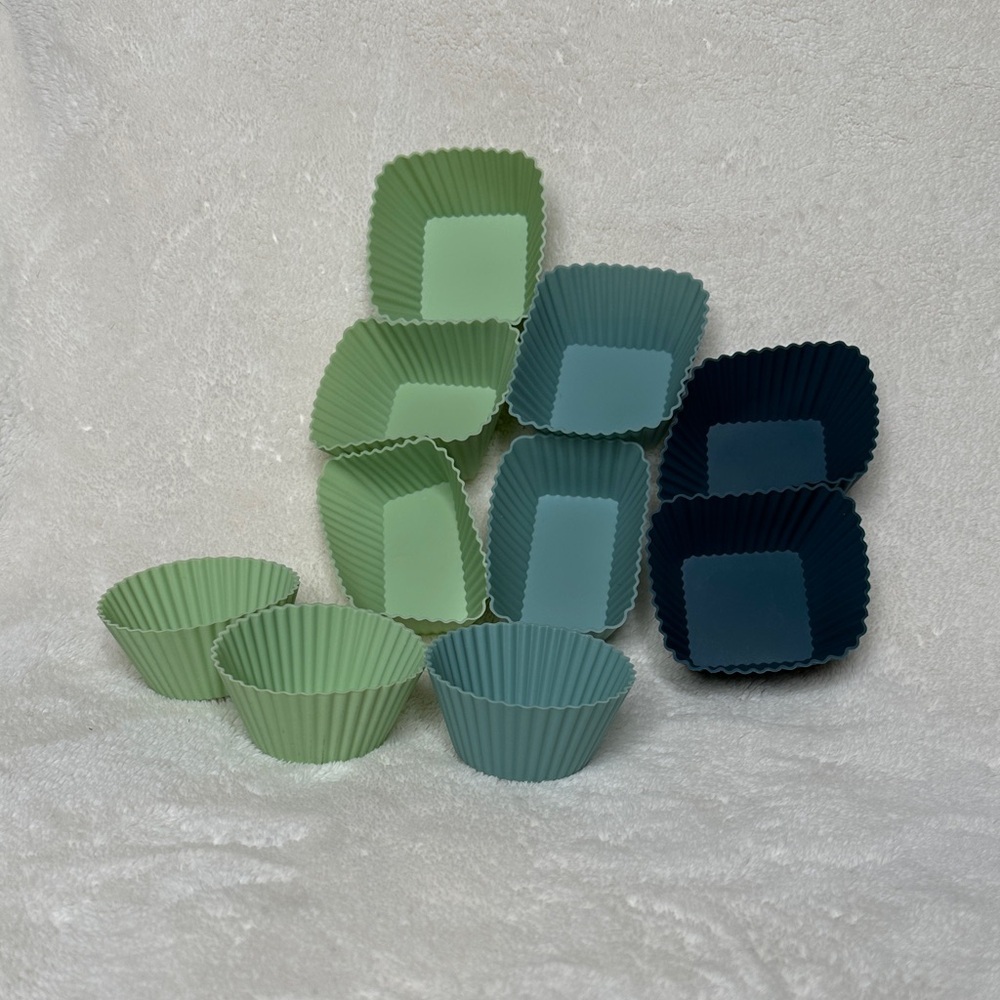 Set of 10 Silicone Bento Box or Baking Cups in Green and Blue Varied Sizes EUC - Picture 4 of 11